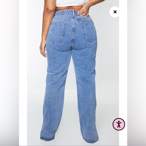 PrettyLittleThing Plus Vintage Wash Split Hem Jeans - Picture 2 of 9